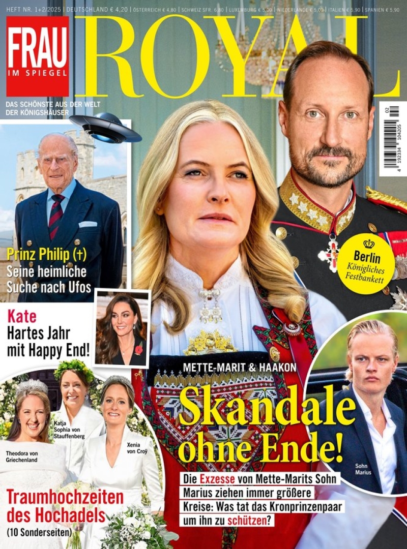 Frau im Spiegel ROYAL